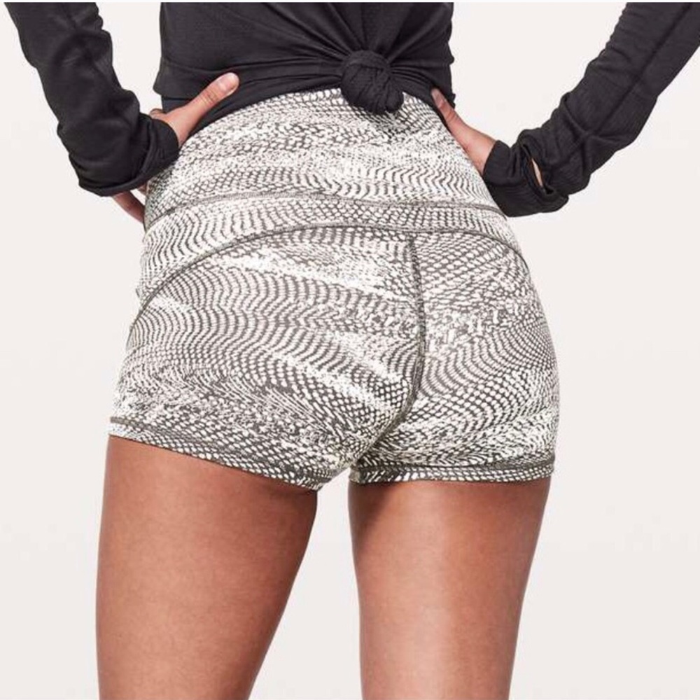 Lululemon In Movement Shorts 6 NWT